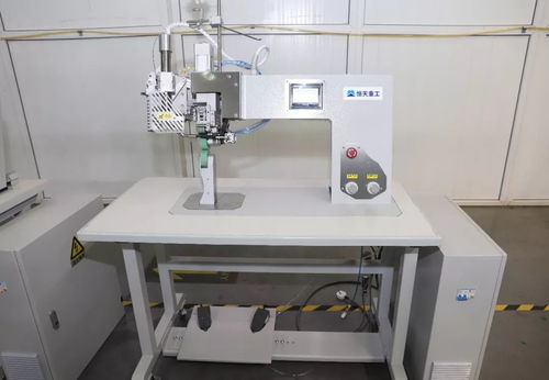 剛剛,國機(jī)集團(tuán)奮戰(zhàn)9天研制的央企首臺醫(yī)用防護(hù)服壓條機(jī)通過國家工信部鑒定