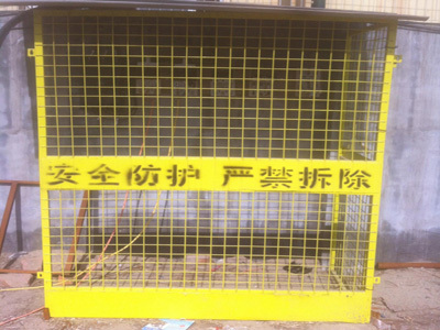 電梯井口防護(hù)網(wǎng) 保障施工現(xiàn)場安全的關(guān)鍵設(shè)備